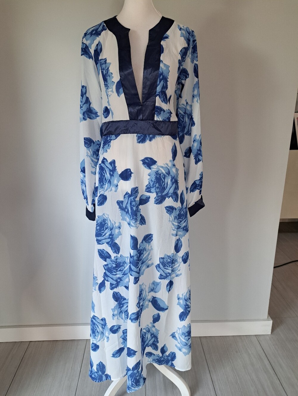Blue & White Floral Plunge Maxi Robe with Contrast Trim